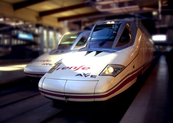 El AVE a Barcelona doblará su oferta de trenes con la entrada de competidores de Renfe