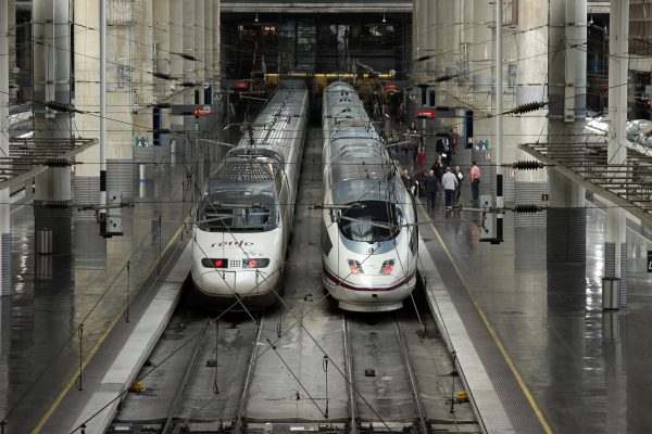 La compañía pública francesa SNCF y la italiana Trenitalia-Ilsa competirán con Renfe en el AVE