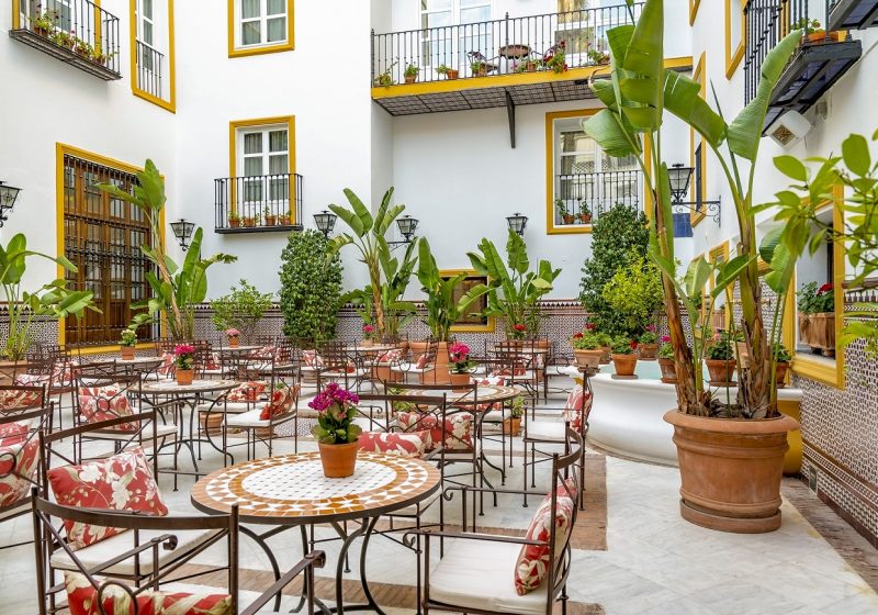 Vincci Hoteles invita a disfrutar del verano en  sus oasis urbanos